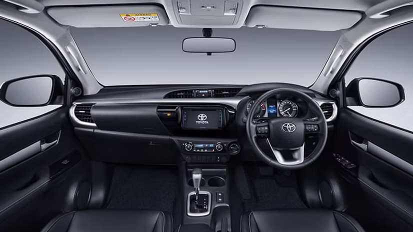 Luxurious Black Leather Seat & Adaptable Dual Auto AC 5 Mode
